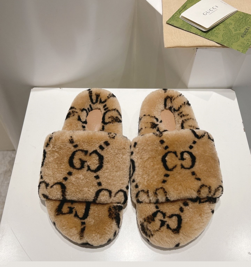G*u*i slippers